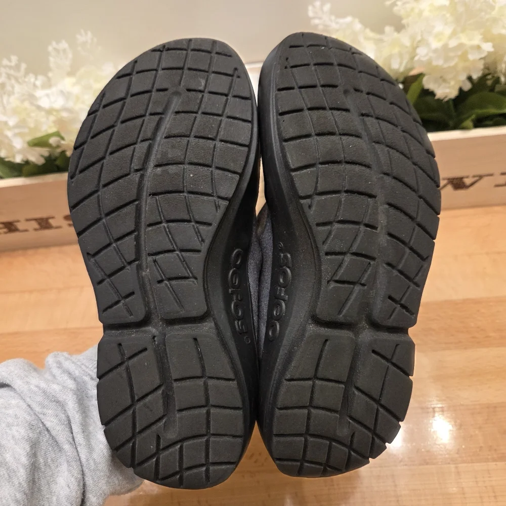 OOFOS OOmg eeZee Low Recovery Shoes Gray Camouflage Womens Size 6